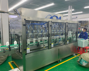 日化伺服柱塞灌裝機